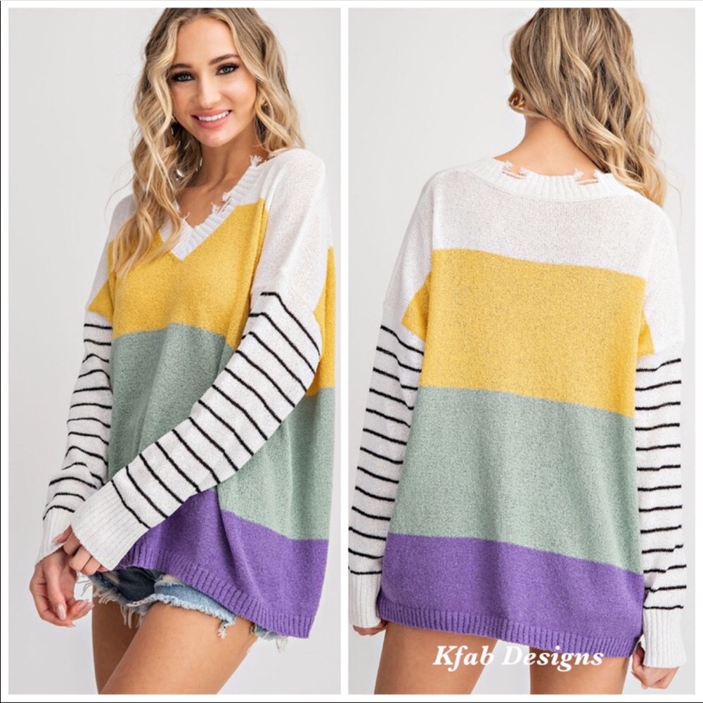 Flirty🌟💜Fun striped sweater w/hip design  flair